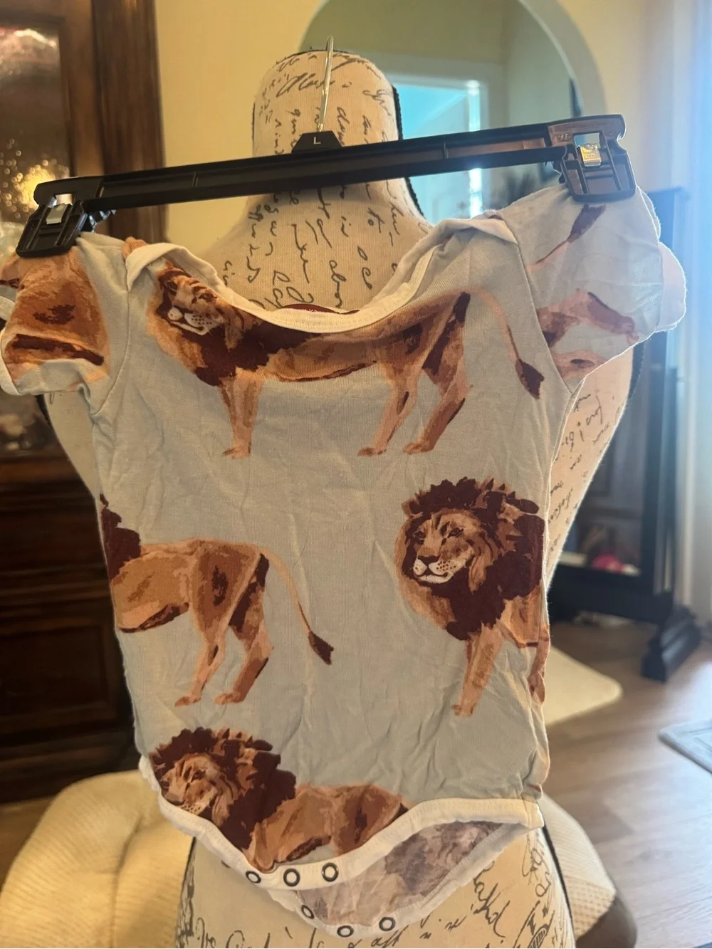 Milk barn Lion Print Baby Bodysuit - Light Blue with Brown Lions 12-18 months ne